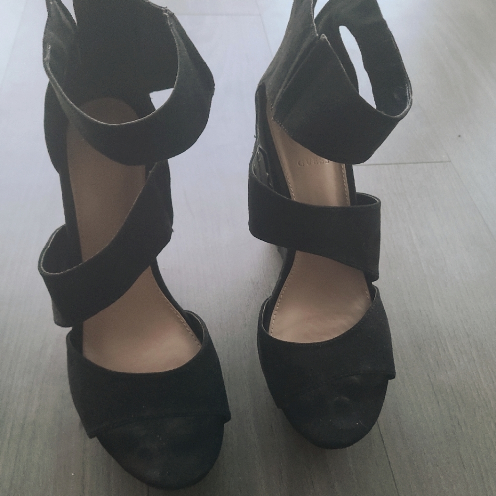 Gorgeous Guess Black Suede Wedges 9